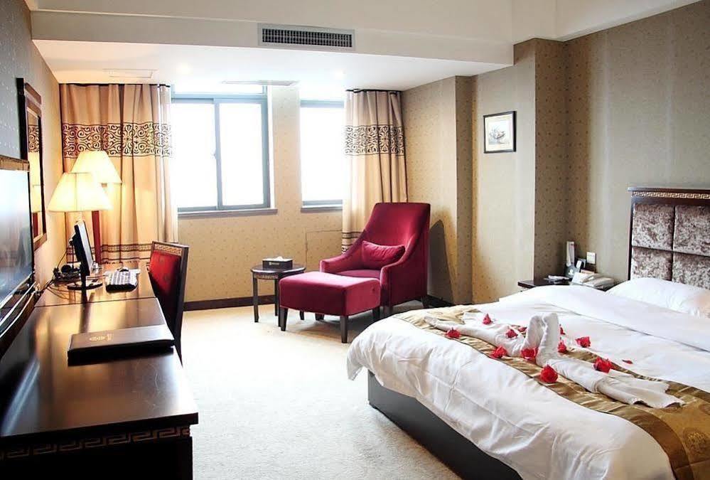 New Beacon Runfeng International Hotel Wuhan Eksteriør bilde